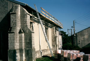 Octobre 2005 : rfection du toit de la nef (JPG)