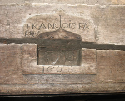 Linteau de bois grav, datant de 1668 (JPG)