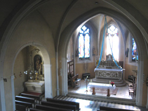 L'autel de Saint Joseph est  la gauche du choeur, dans le collatral nord (JPG)