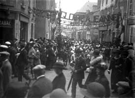 Fte de Jeanne d'Arc dans les rues de Vaucouleurs (JPG)