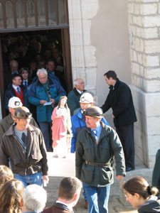 Sortie de l'&eacute;glise avec Monsieur le Maire